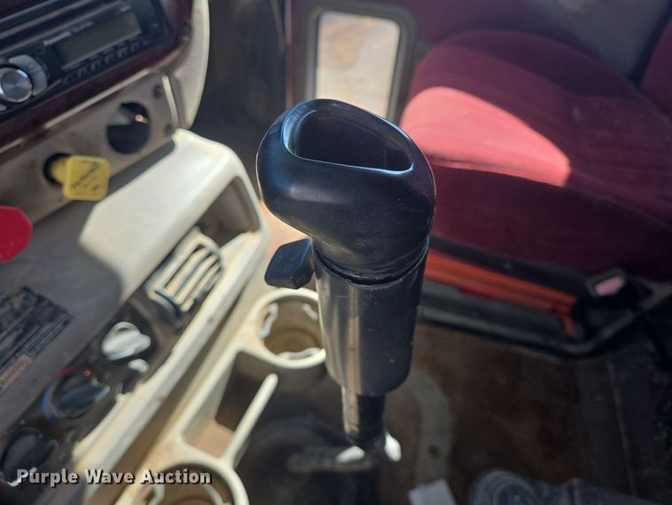 image for item DJ0882 2006 Mack CXN613 semi truck