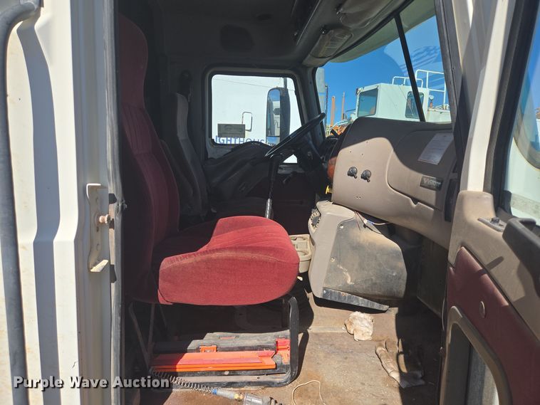 image for item DJ0882 2006 Mack CXN613 semi truck