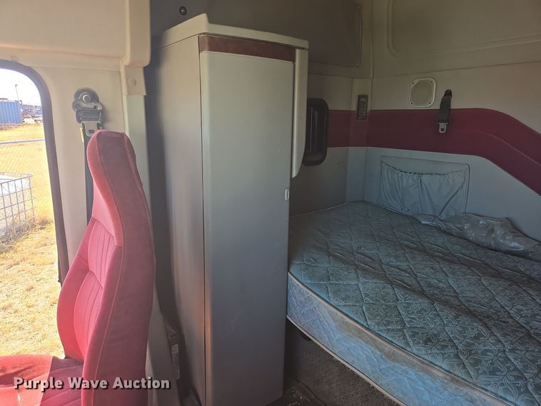 image for item DJ0882 2006 Mack CXN613 semi truck