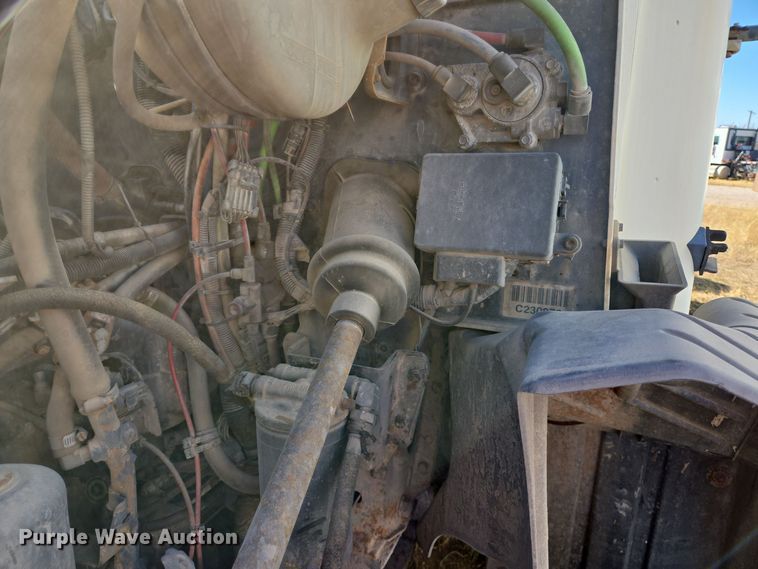 image for item DJ0882 2006 Mack CXN613 semi truck