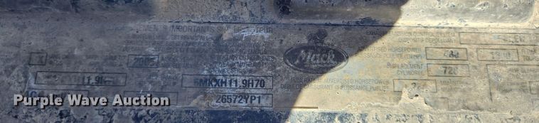 image for item DJ0882 2006 Mack CXN613 semi truck