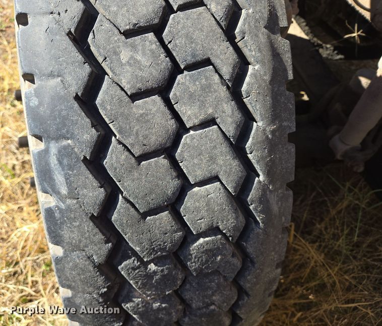 image for item DJ0882 2006 Mack CXN613 semi truck