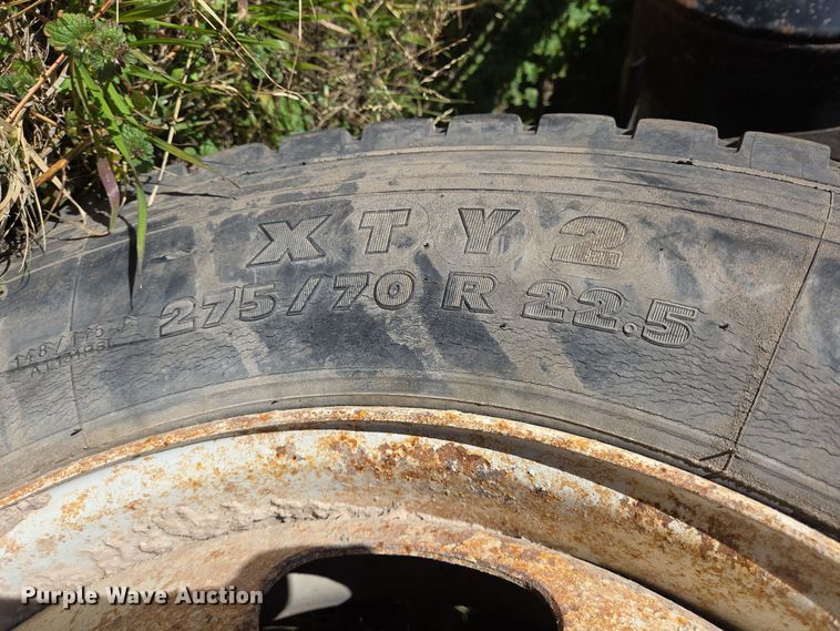 image for item DJ0882 2006 Mack CXN613 semi truck