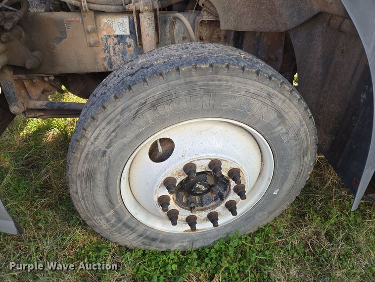 image for item DJ0882 2006 Mack CXN613 semi truck