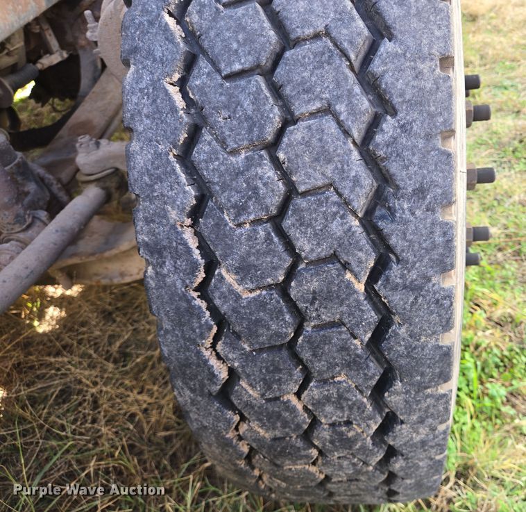 image for item DJ0882 2006 Mack CXN613 semi truck