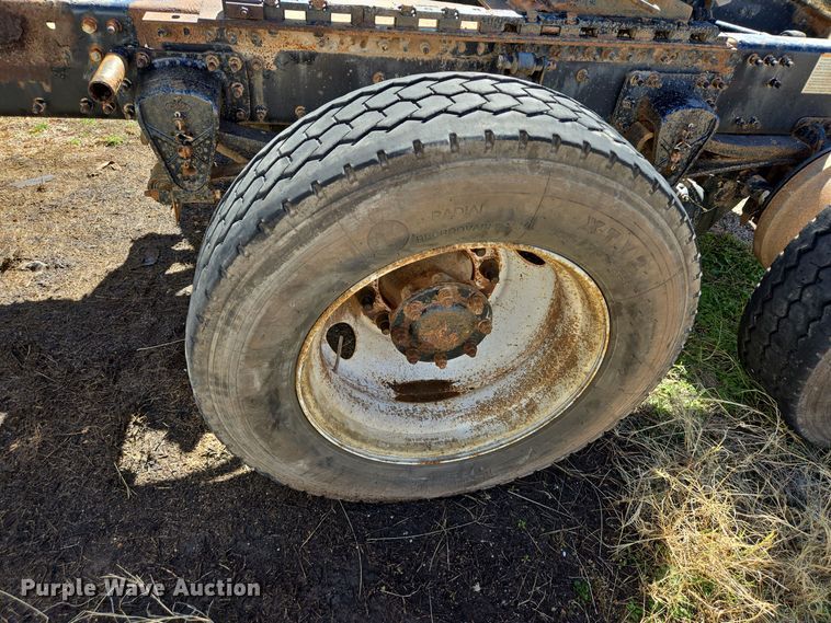 image for item DJ0882 2006 Mack CXN613 semi truck