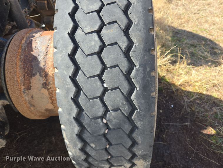 image for item DJ0882 2006 Mack CXN613 semi truck