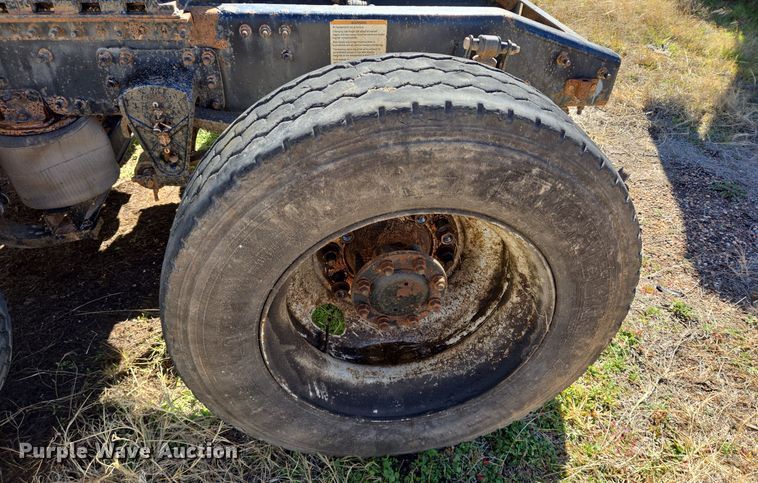 image for item DJ0882 2006 Mack CXN613 semi truck