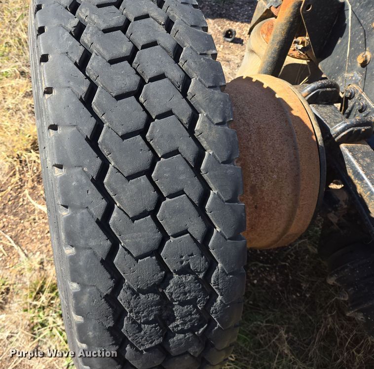 image for item DJ0882 2006 Mack CXN613 semi truck