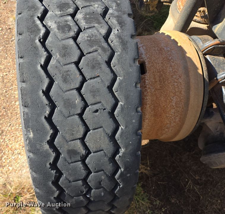 image for item DJ0882 2006 Mack CXN613 semi truck