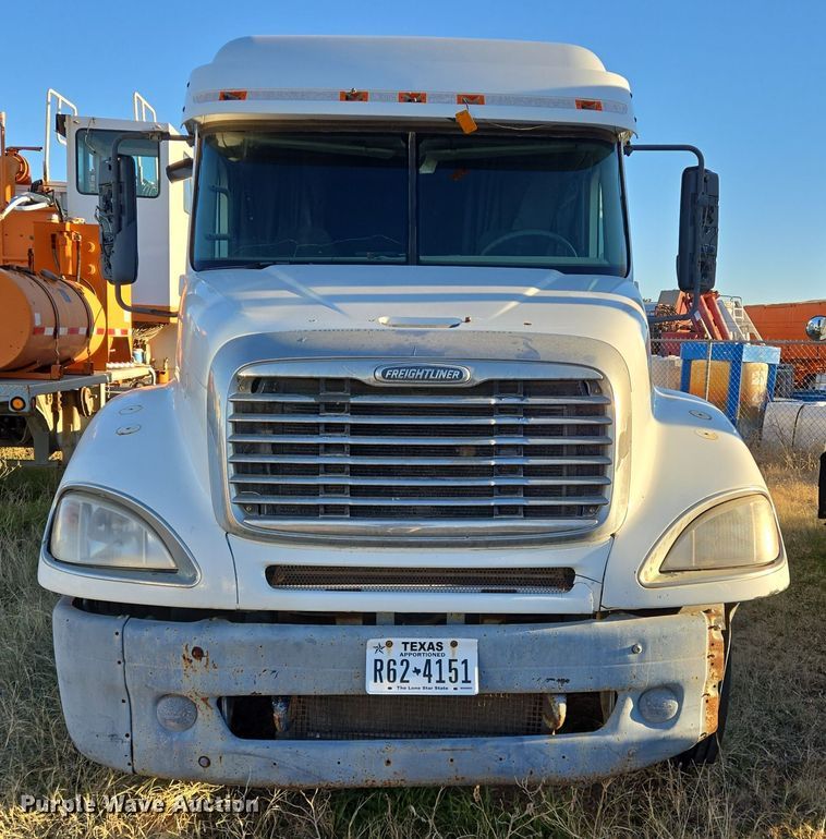 image for item DJ0883 2007 Freightliner CL120 semi truck