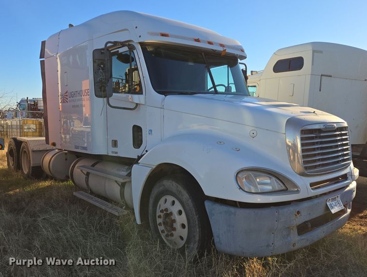 image for item DJ0883 2007 Freightliner CL120 semi truck