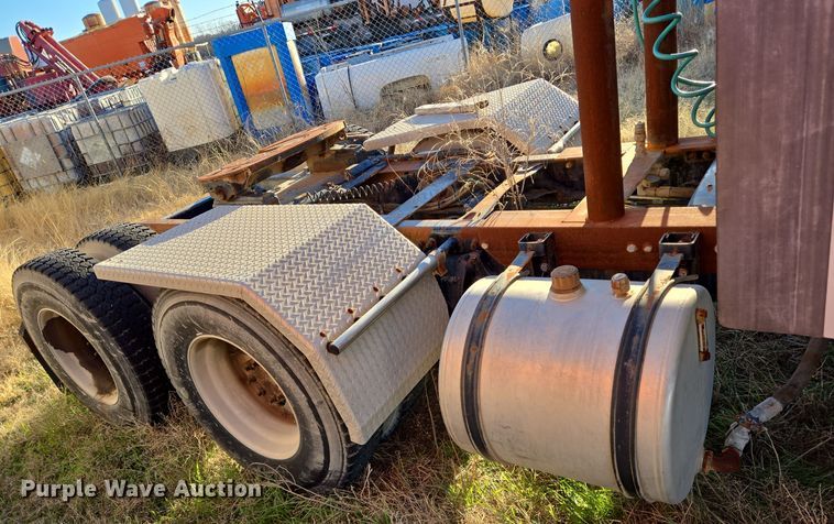 image for item DJ0883 2007 Freightliner CL120 semi truck