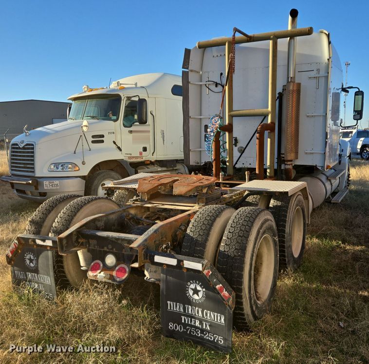 image for item DJ0883 2007 Freightliner CL120 semi truck