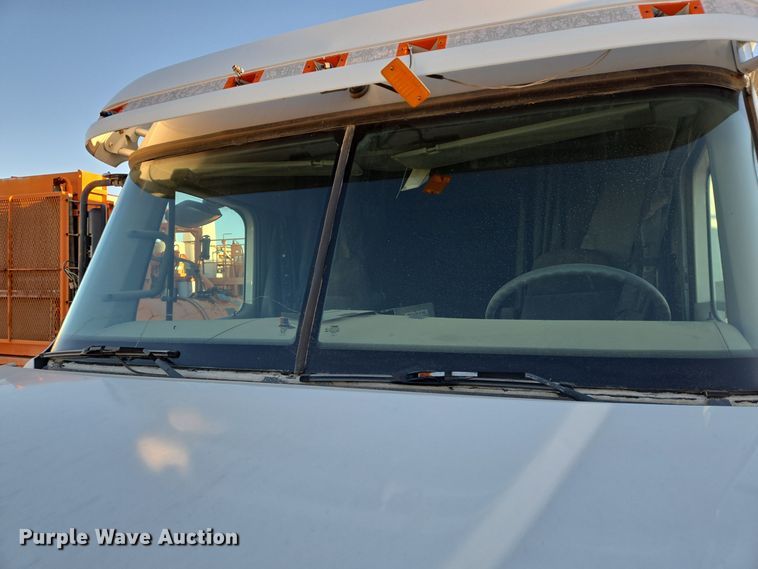 image for item DJ0883 2007 Freightliner CL120 semi truck