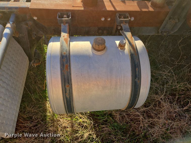 image for item DJ0883 2007 Freightliner CL120 semi truck