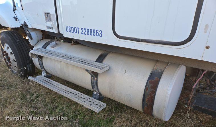 image for item DJ0883 2007 Freightliner CL120 semi truck