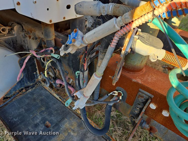 image for item DJ0883 2007 Freightliner CL120 semi truck