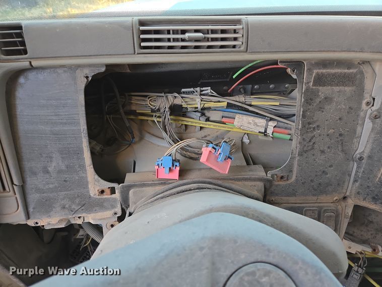 image for item DJ0883 2007 Freightliner CL120 semi truck