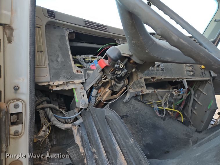 image for item DJ0883 2007 Freightliner CL120 semi truck