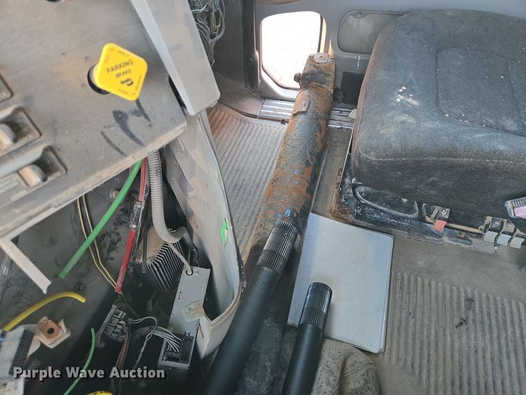 image for item DJ0883 2007 Freightliner CL120 semi truck