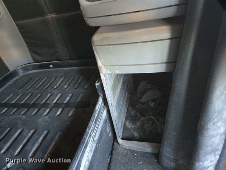 image for item DJ0883 2007 Freightliner CL120 semi truck