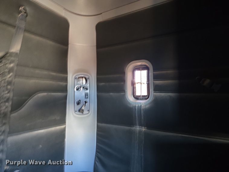 image for item DJ0883 2007 Freightliner CL120 semi truck