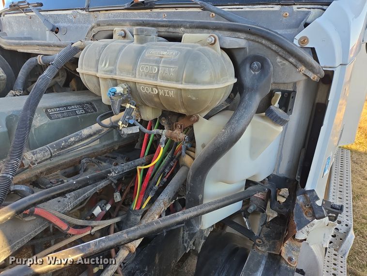 image for item DJ0883 2007 Freightliner CL120 semi truck