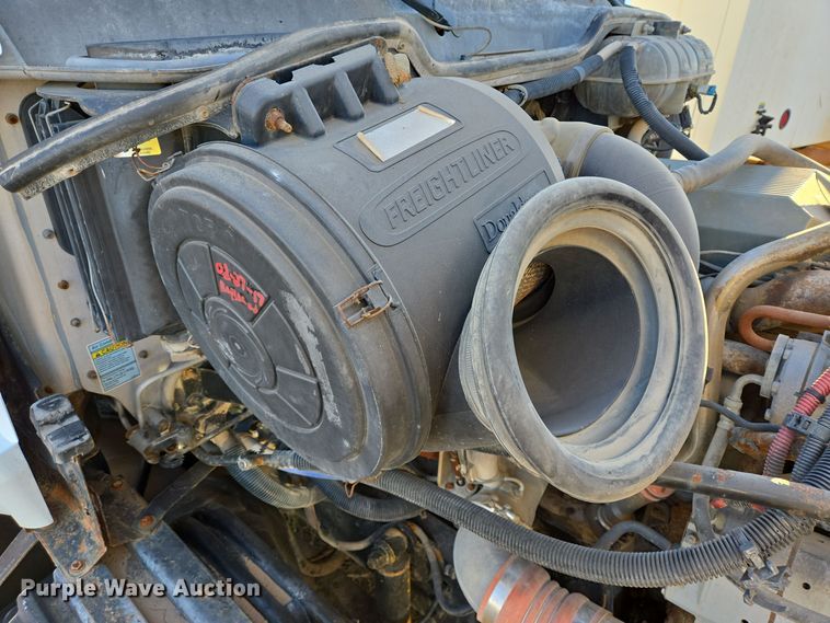 image for item DJ0883 2007 Freightliner CL120 semi truck