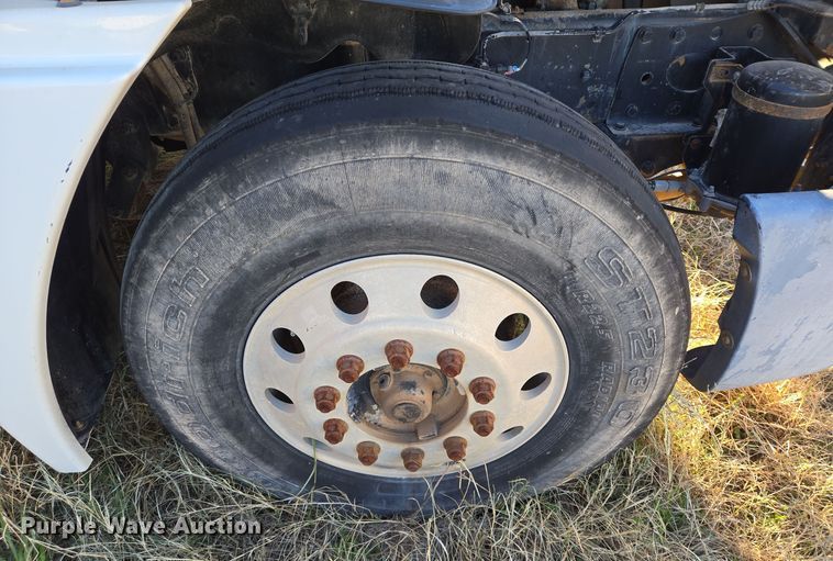 image for item DJ0883 2007 Freightliner CL120 semi truck