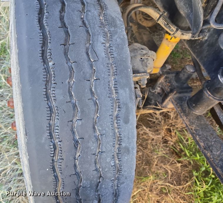 image for item DJ0883 2007 Freightliner CL120 semi truck