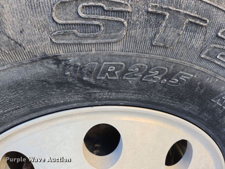 image for item DJ0883 2007 Freightliner CL120 semi truck