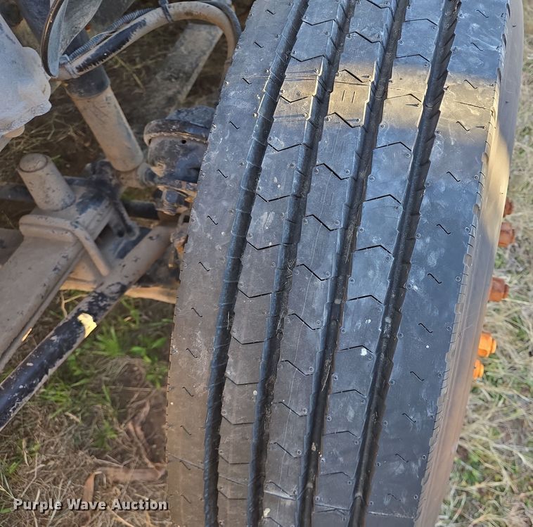 image for item DJ0883 2007 Freightliner CL120 semi truck