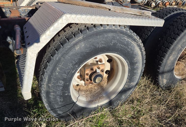 image for item DJ0883 2007 Freightliner CL120 semi truck