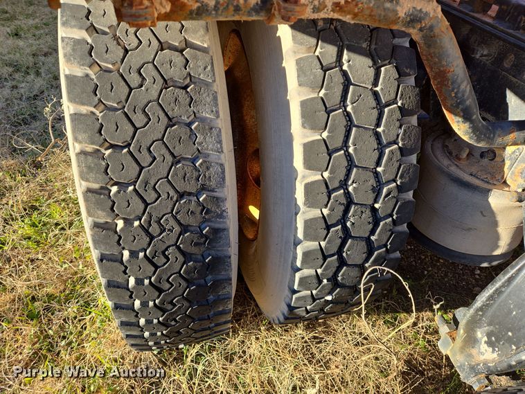 image for item DJ0883 2007 Freightliner CL120 semi truck