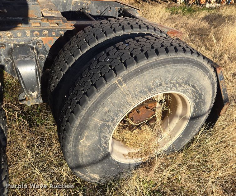 image for item DJ0883 2007 Freightliner CL120 semi truck