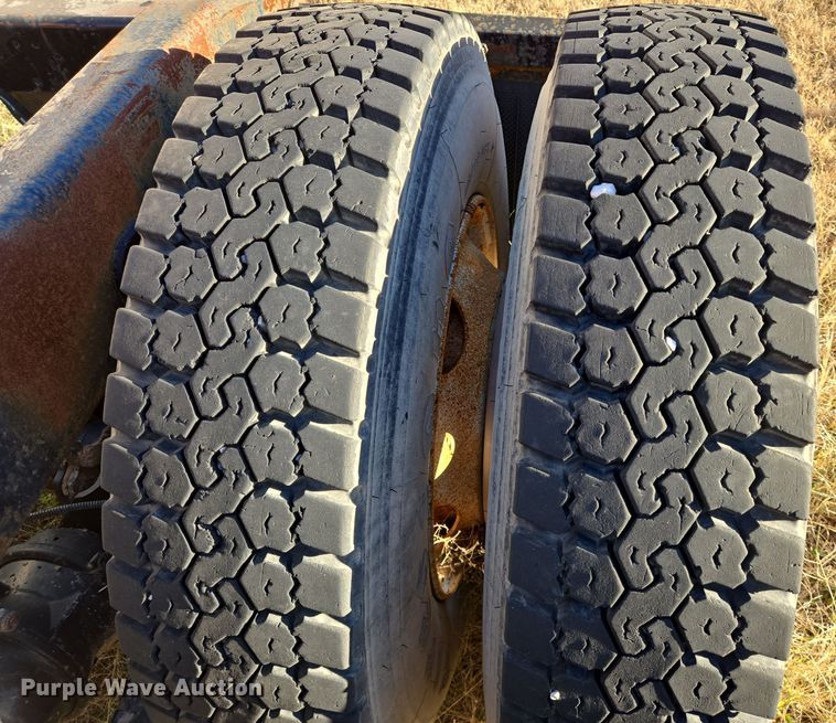 image for item DJ0883 2007 Freightliner CL120 semi truck