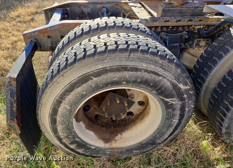 image for item DJ0883 2007 Freightliner CL120 semi truck