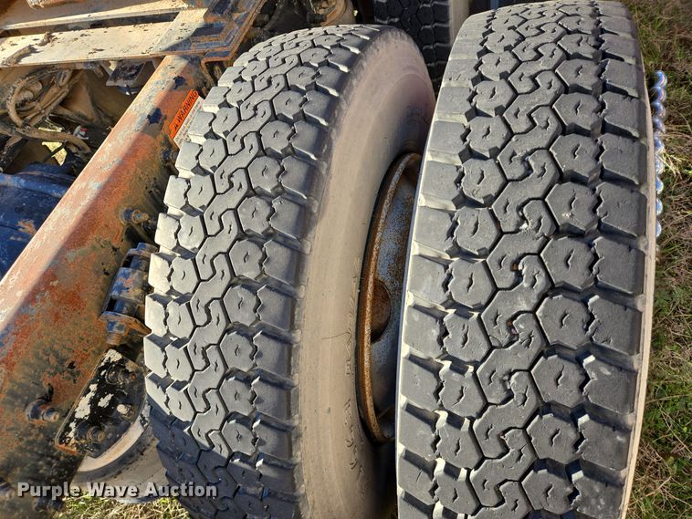 image for item DJ0883 2007 Freightliner CL120 semi truck