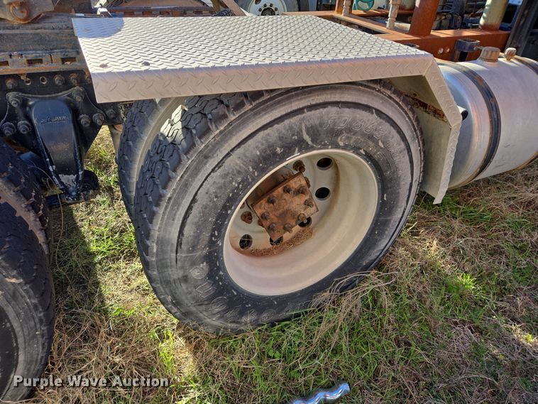 image for item DJ0883 2007 Freightliner CL120 semi truck