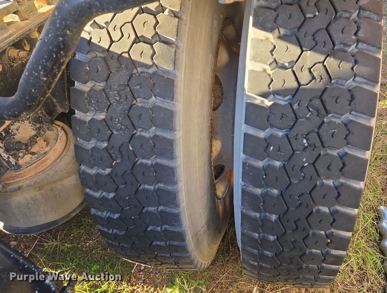 image for item DJ0883 2007 Freightliner CL120 semi truck