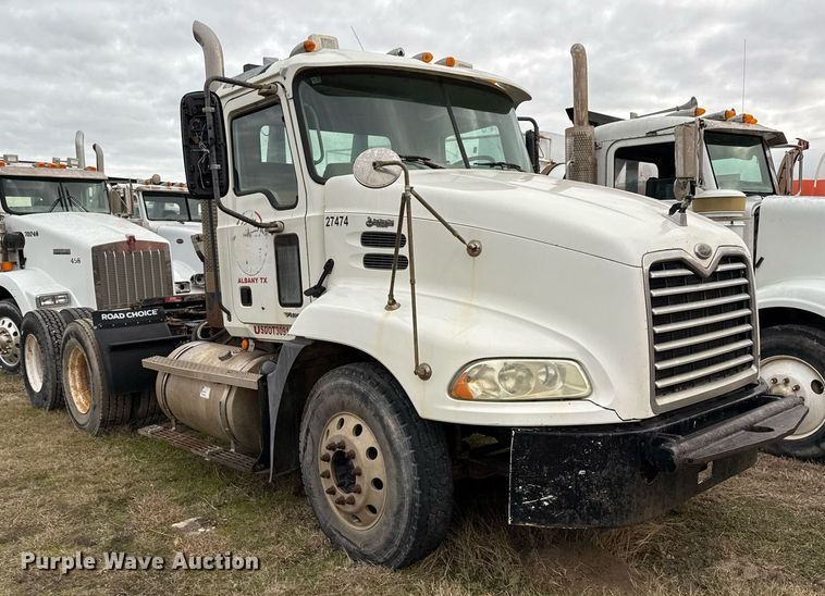 image for item DJ0891 2005 Mack CXN613 semi truck