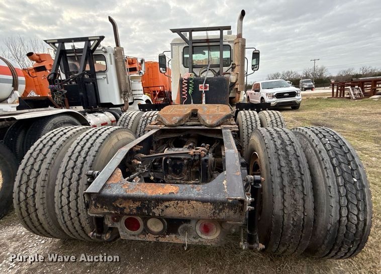 image for item DJ0891 2005 Mack CXN613 semi truck