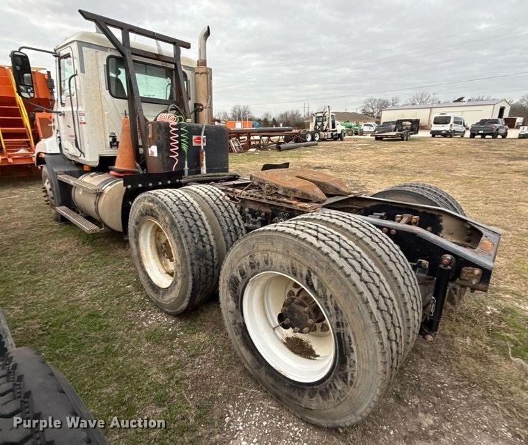 image for item DJ0891 2005 Mack CXN613 semi truck