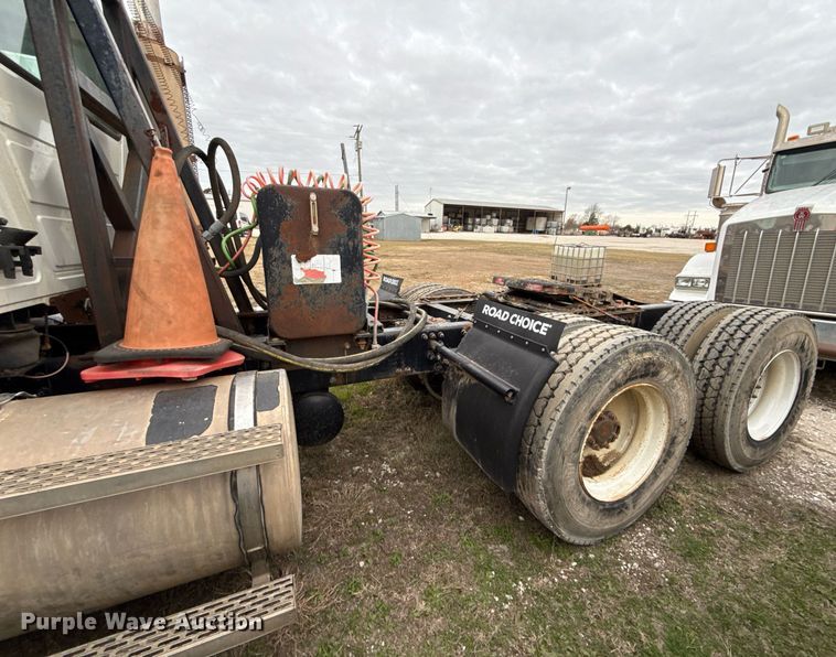 image for item DJ0891 2005 Mack CXN613 semi truck
