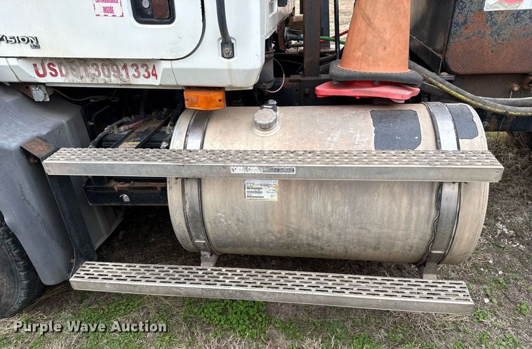 image for item DJ0891 2005 Mack CXN613 semi truck