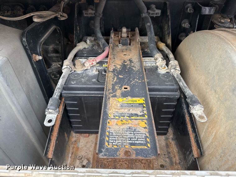 image for item DJ0891 2005 Mack CXN613 semi truck