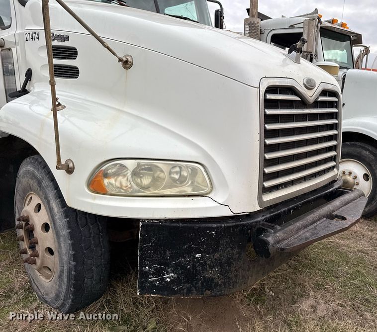 image for item DJ0891 2005 Mack CXN613 semi truck