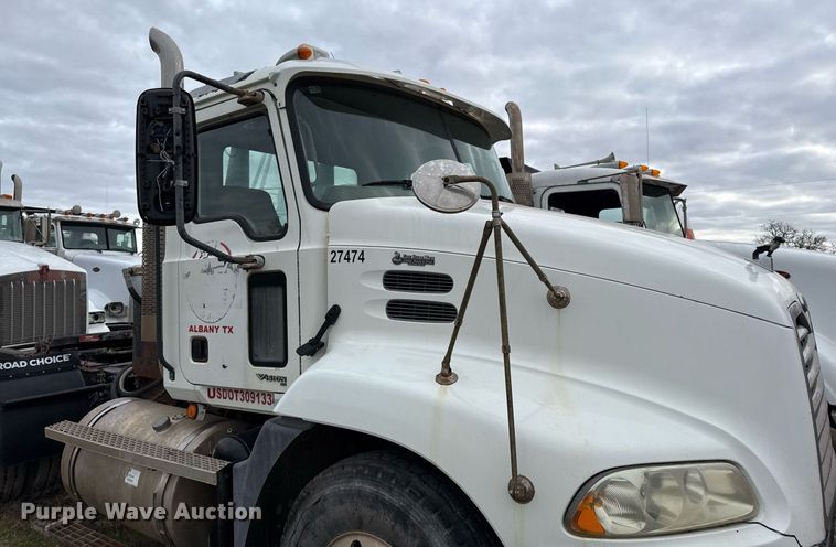 image for item DJ0891 2005 Mack CXN613 semi truck