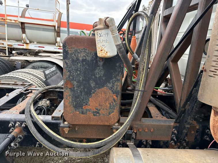 image for item DJ0891 2005 Mack CXN613 semi truck